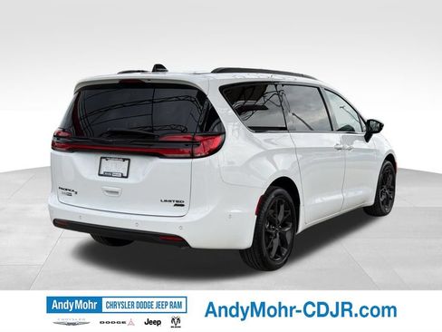 Used 2024 Chrysler Pacifica Limited w/ S Appearance Package AWD/4WD image 7