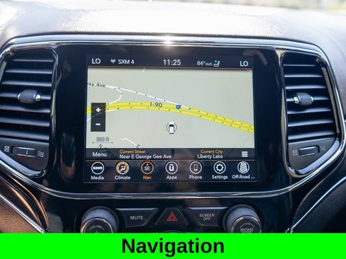 Used 2020 Jeep Grand Cherokee Overland AWD/4WD image 24