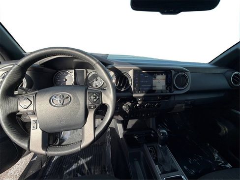 Used 2017 Toyota Tacoma TRD Sport image 32