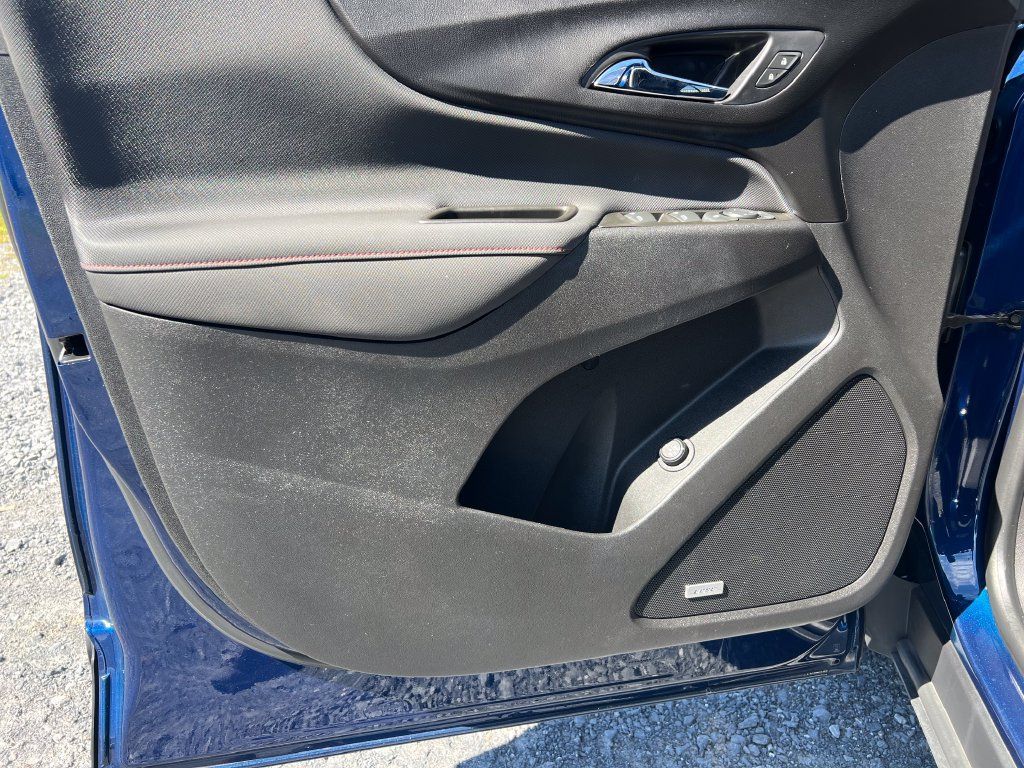 Used 2022 Chevrolet Equinox RS w/ RS Leather Package AWD/4WD image 19
