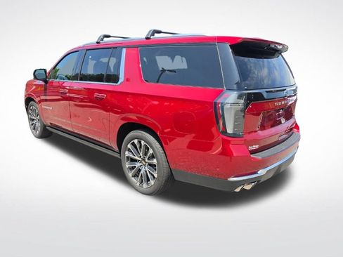 Used 2025 Chevrolet Suburban High Country AWD/4WD image 3