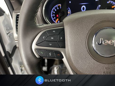 Used 2018 Jeep Grand Cherokee Overland AWD/4WD image 24