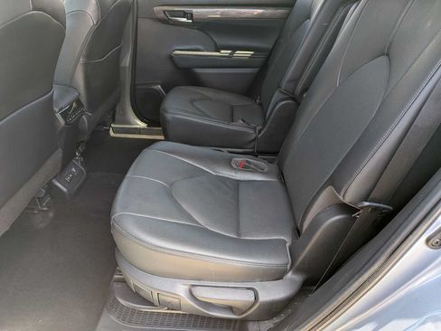 Used 2023 Toyota Highlander Limited AWD/4WD image 18