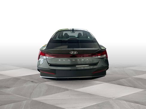 Used 2025 Hyundai Elantra SE FWD image 7