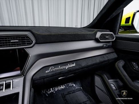 Used 2023 Lamborghini Urus Performante AWD/4WD image 36