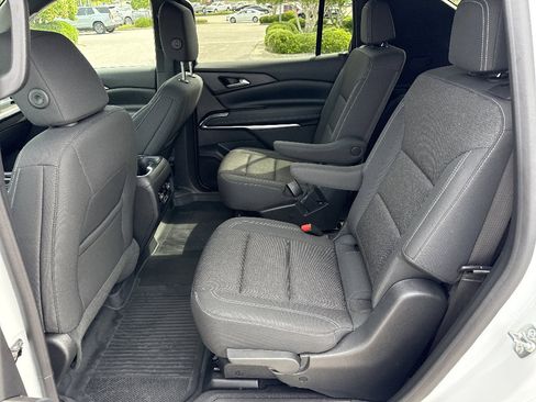 Used 2025 Chevrolet Traverse LT FWD image 10
