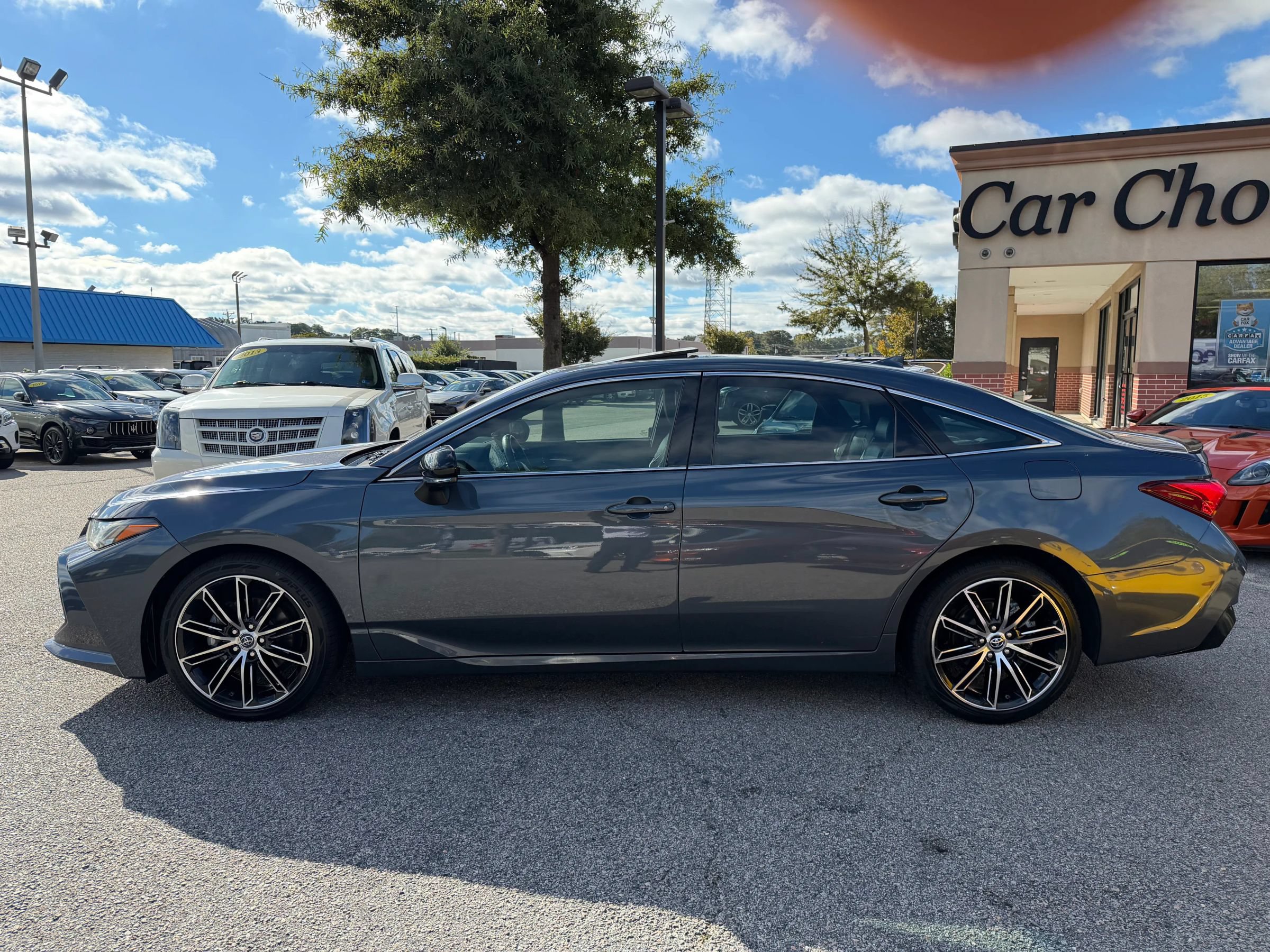 Used 2019 Toyota Avalon Touring w/ Advanced Safety Package FWD image 12