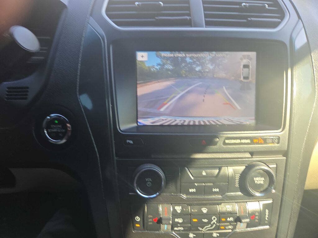 Used 2018 Ford Explorer XLT w/ Equipment Group 202A FWD image 33
