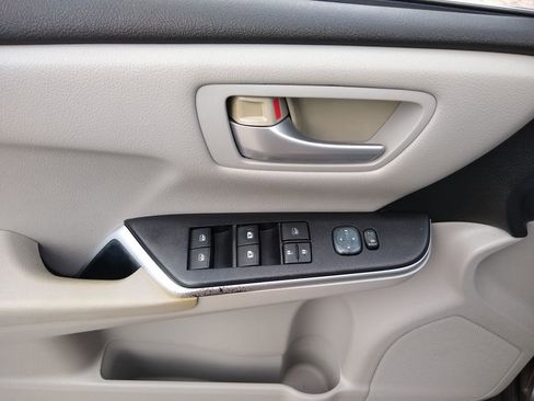 Used 2015 Toyota Camry LE image 13