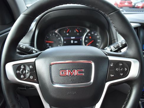 Used 2023 GMC Terrain SLT image 17