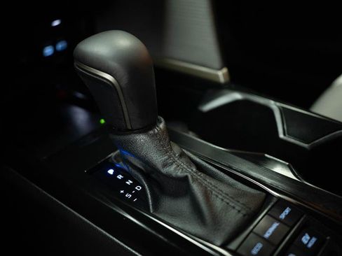 Used 2025 Toyota Camry SE image 22