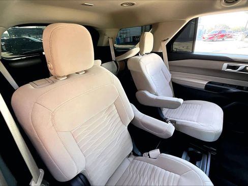 Used 2020 Ford Explorer XLT image 20