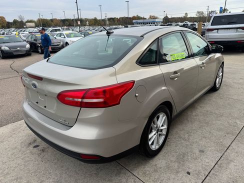 Used 2015 Ford Focus SE image 5