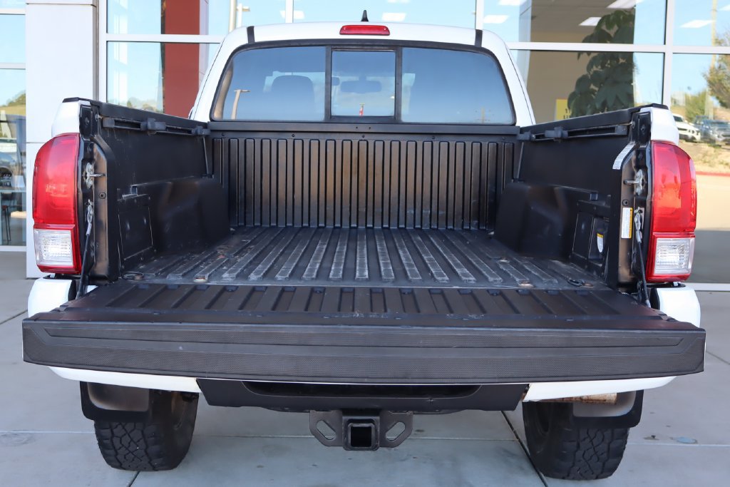 Used 2017 Toyota Tacoma TRD Sport w/ Tow Package (A/T) AWD/4WD image 8