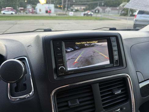 Used 2017 Dodge Grand Caravan SE w/ Power Window Group FWD image 23