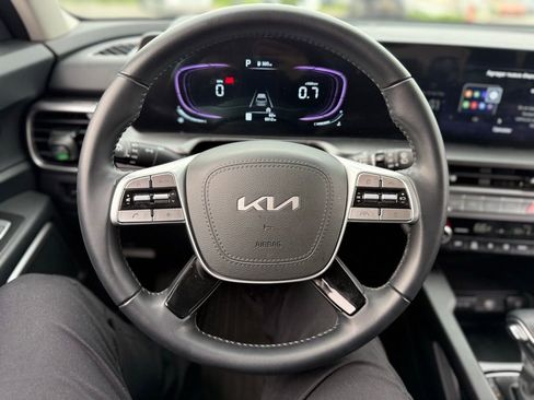 Used 2025 Kia Telluride LX image 6