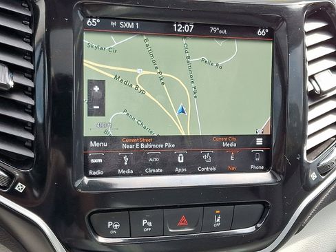 Used 2019 Jeep Cherokee Limited w/ Technology Group image 18