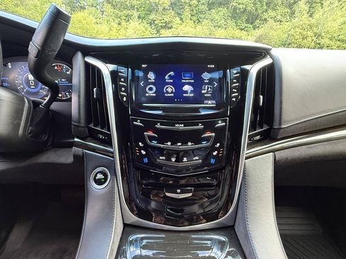 Used 2019 Cadillac Escalade Platinum AWD/4WD image 24