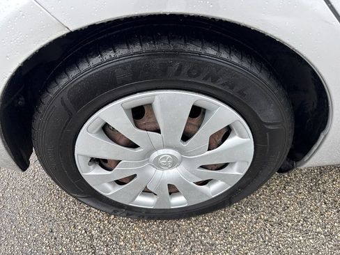 Used 2016 Toyota Yaris L FWD image 11