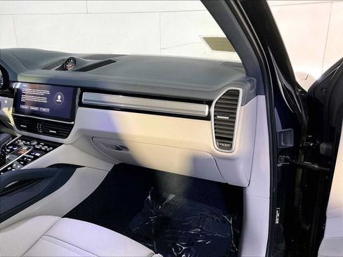 Used 2023 Porsche Cayenne AWD/4WD image 22