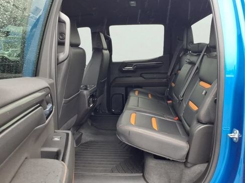 Used 2023 GMC Sierra 1500 AT4 w/ Technology Package AWD/4WD image 11