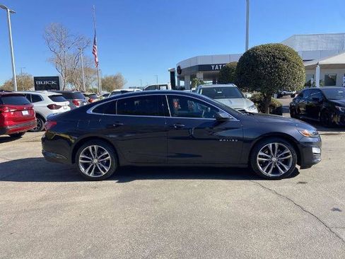 Used 2022 Chevrolet Malibu LT image 2