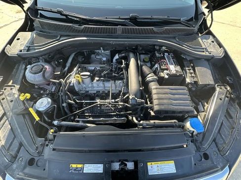 Used 2021 Volkswagen Jetta SE w/ SE Cold Weather Package image 32