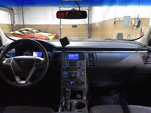 Used 2019 Ford Flex SE FWD image 25