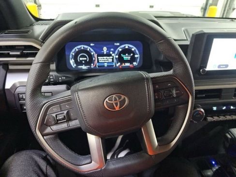 Used 2025 Toyota Tacoma TRD Sport image 11