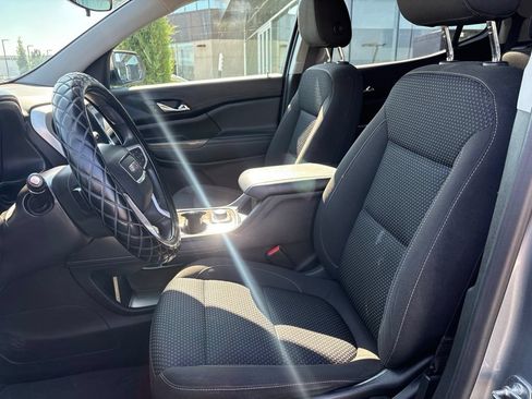 Used 2023 GMC Acadia SLE FWD image 5