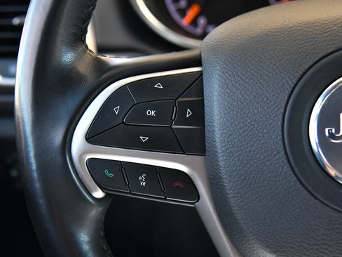 Used 2021 Jeep Grand Cherokee Laredo image 30