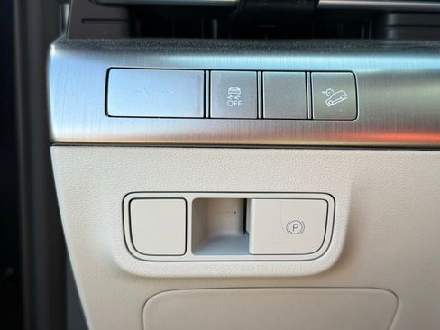 Used 2025 Hyundai Kona SEL FWD image 5