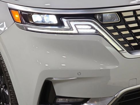 Used 2022 Kia Carnival SX Prestige image 12