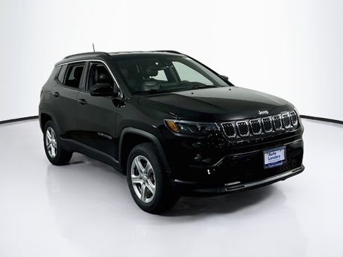 Used 2023 Jeep Compass Latitude AWD/4WD image 3