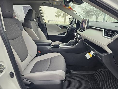 Used 2025 Toyota RAV4 XLE image 10