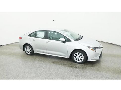 Used 2025 Toyota Corolla LE FWD image 15