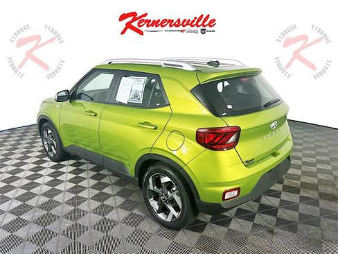 Used 2024 Hyundai Venue SEL image 5