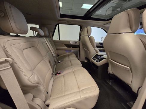 Used 2019 Lincoln Navigator Reserve AWD/4WD image 16