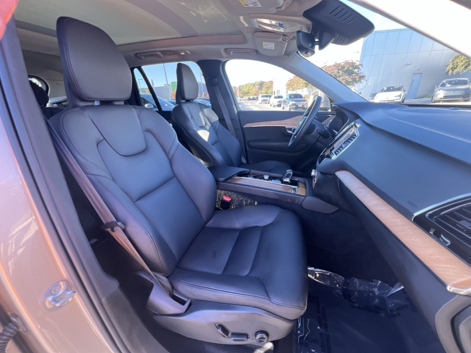 Certified 2024 Volvo XC90 B6 Plus w/ Protection Package Premier AWD/4WD image 28