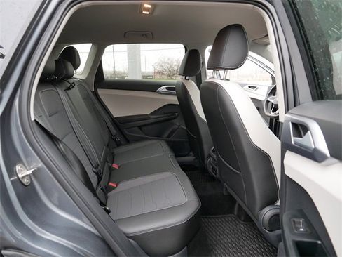 Certified 2025 Volkswagen Taos SE image 19