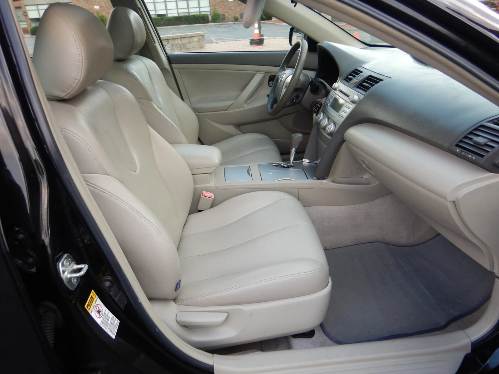 Used 2010 Toyota Camry LE FWD image 20