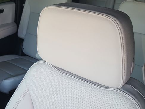 Used 2025 Chevrolet Suburban Premier RWD image 14