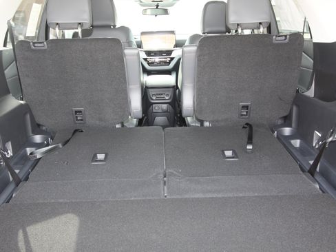 New 2026 Ford Explorer Active w/ Active Comfort Package AWD/4WD image 9