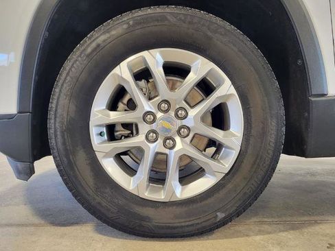 Used 2021 Chevrolet Traverse LS image 11