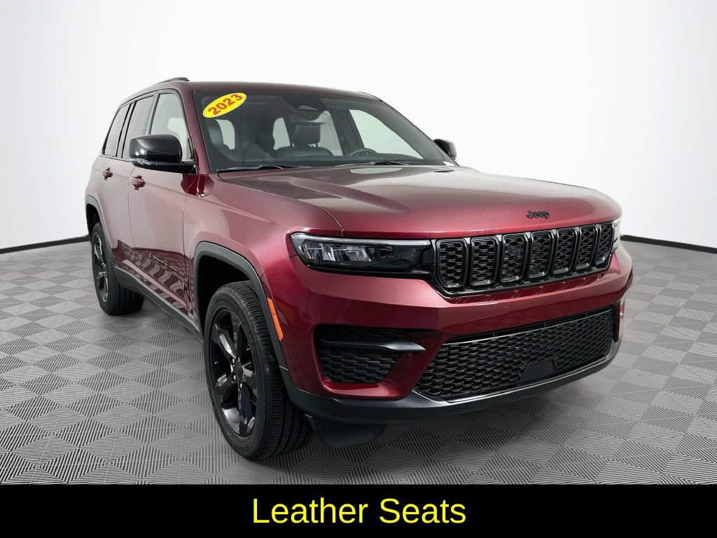 Used 2023 Jeep Grand Cherokee Altitude AWD/4WD image 3