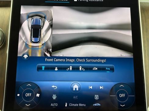 Used 2025 Mercedes-Benz GLC 350e 4MATIC w/ Driver Assistance Package image 19