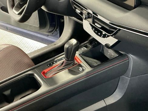 Used 2025 Nissan Kicks SR image 18