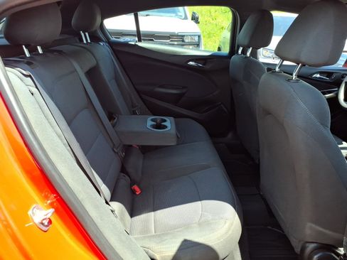 Used 2019 Chevrolet Cruze LT w/ RS Package FWD image 8