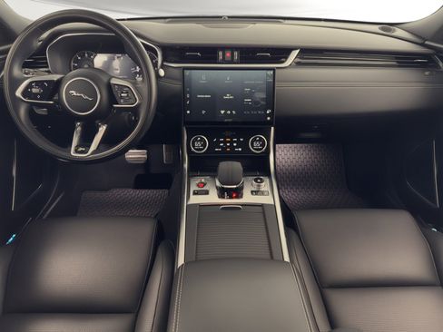 Used 2022 Jaguar XF R-Dynamic SE image 19