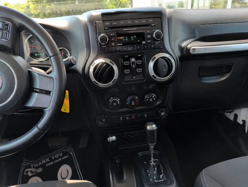 Used 2018 Jeep Wrangler Unlimited Sahara AWD/4WD image 12